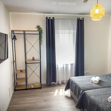 Immostay M#6 Maisonette- Apartment, Wifi & Parken, Parkanlage, 4k Tv شقة